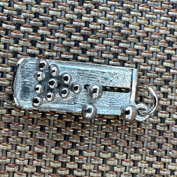 Vintage bowling charm with moveable ball - Picture 3 of 4